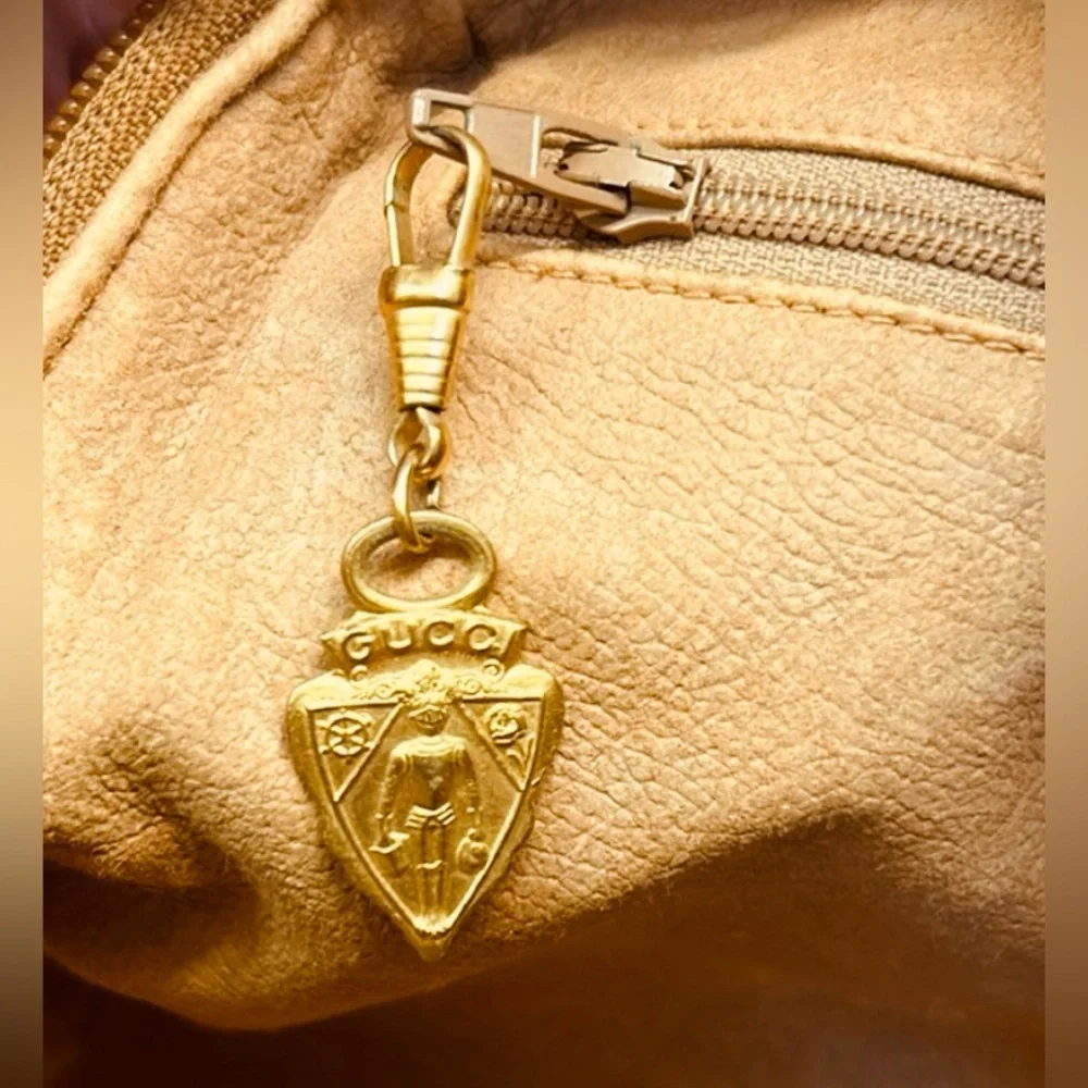 Authentic Vintage Gucci Crossbody Bag with Gold Accents - Picture 12 of 14